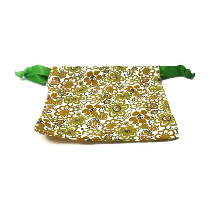 NINA KIKI Aktionspackung mit Menstruationstassen 6+1 UDS