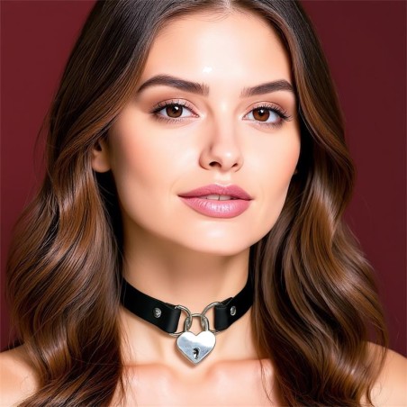 collar de cuero vegano con candado de corazón
